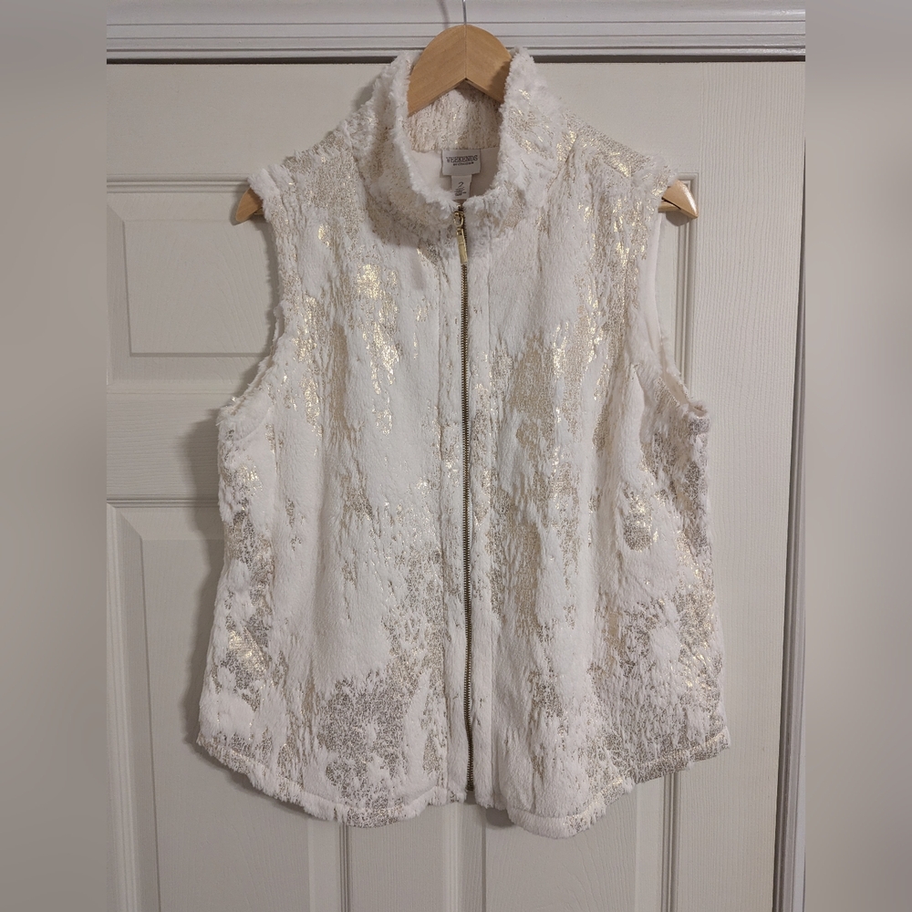 Weekends by Chicos beige gold vest vipper front metallic faux fur size 2